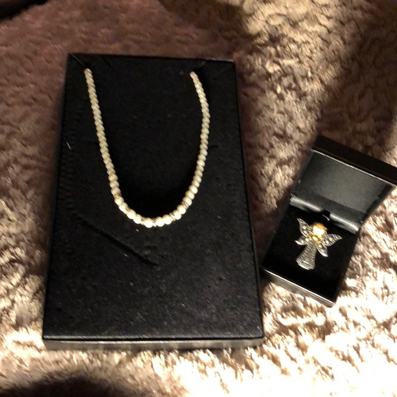 Pearl Necklace W/silver &Cubic accents & Pearl Pin - Picture 3 of 7